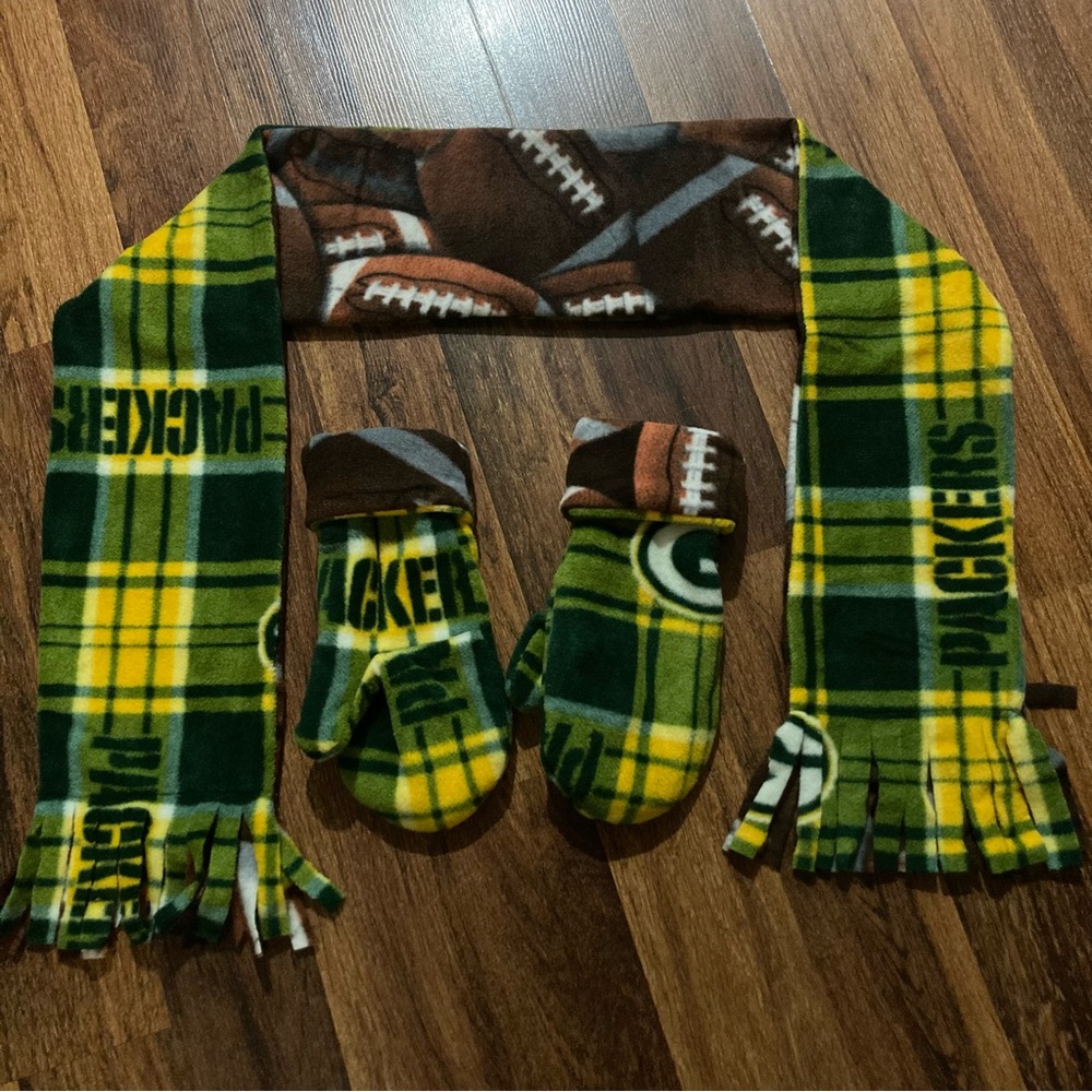Green Bay Packers Handmade Reversible Unisex Double Fleece Mittens & Scarf
